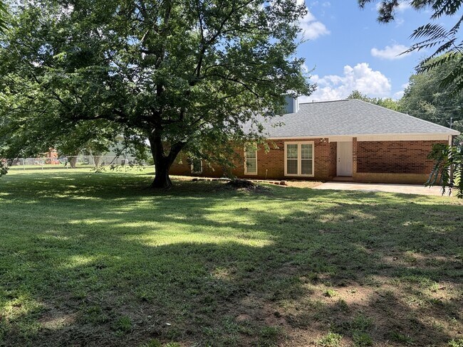 Building Photo - 111 Scarlet Oak Cir
