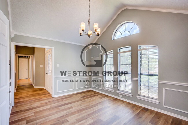 Building Photo - 3914 Meadow Dr