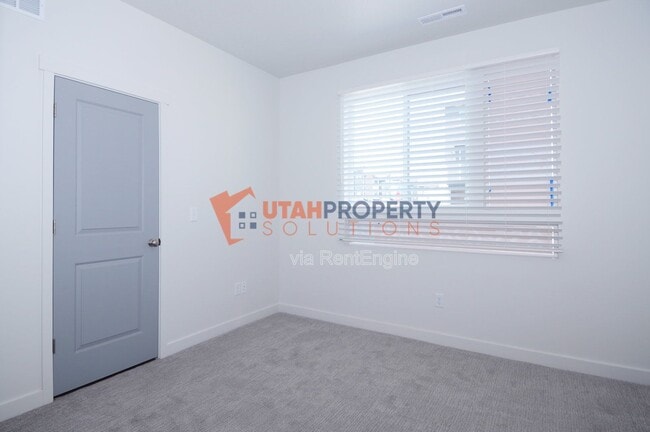 Building Photo - 1058 W 360 S