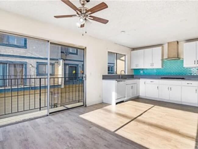 Building Photo - 764 N Glendora Ave