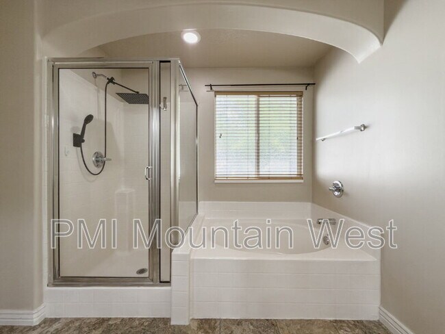 Building Photo - 955 Alton Dr