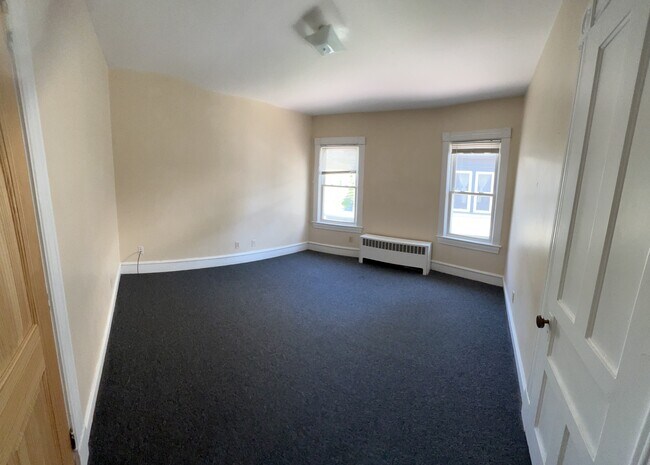 Building Photo - 11 Hickok Pl