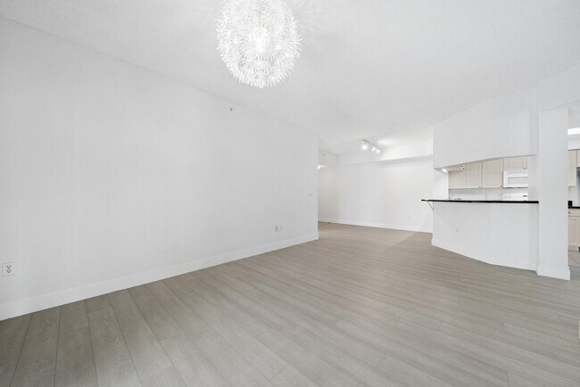 Building Photo - 3020 Alcazar Pl
