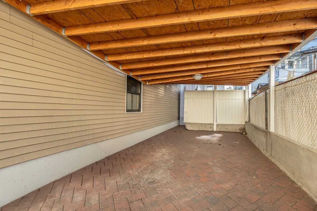 Building Photo - 1837 Wallace Ave