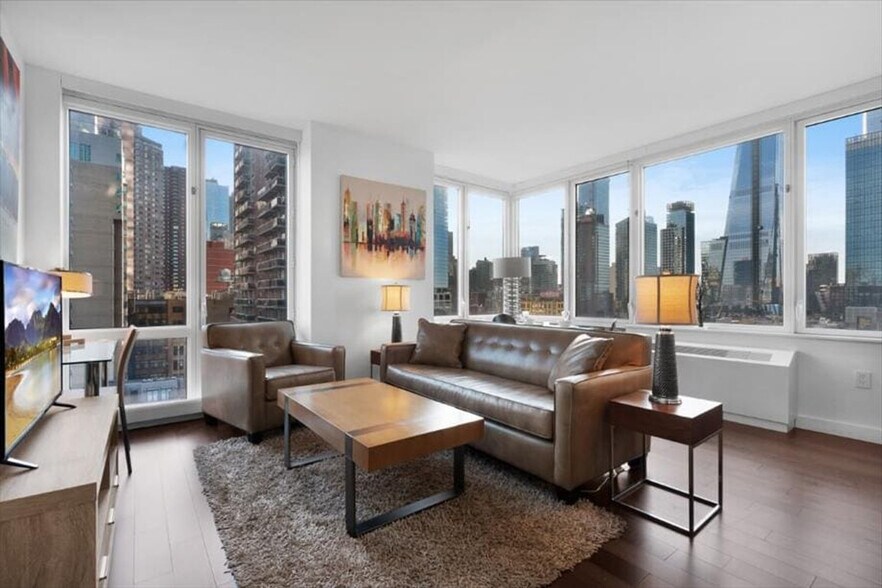 Building Photo - 605 W 42nd St