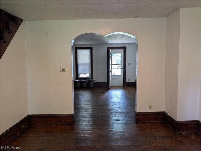 Building Photo - 339 Harris St