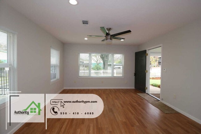 Building Photo - 1366 Magnolia Ave