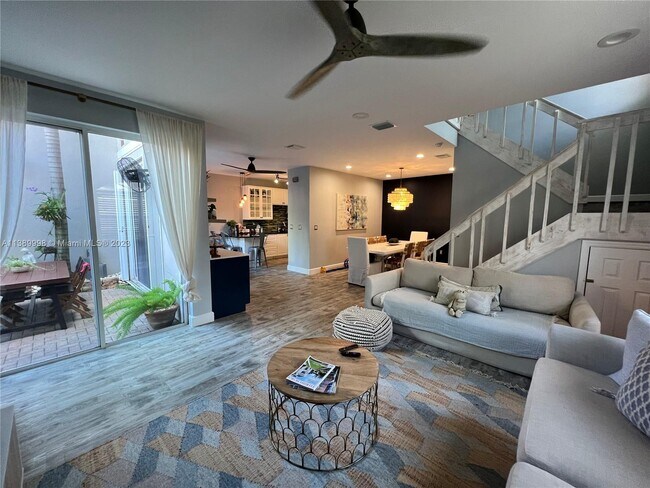 Building Photo - 1140 Cliffrose St