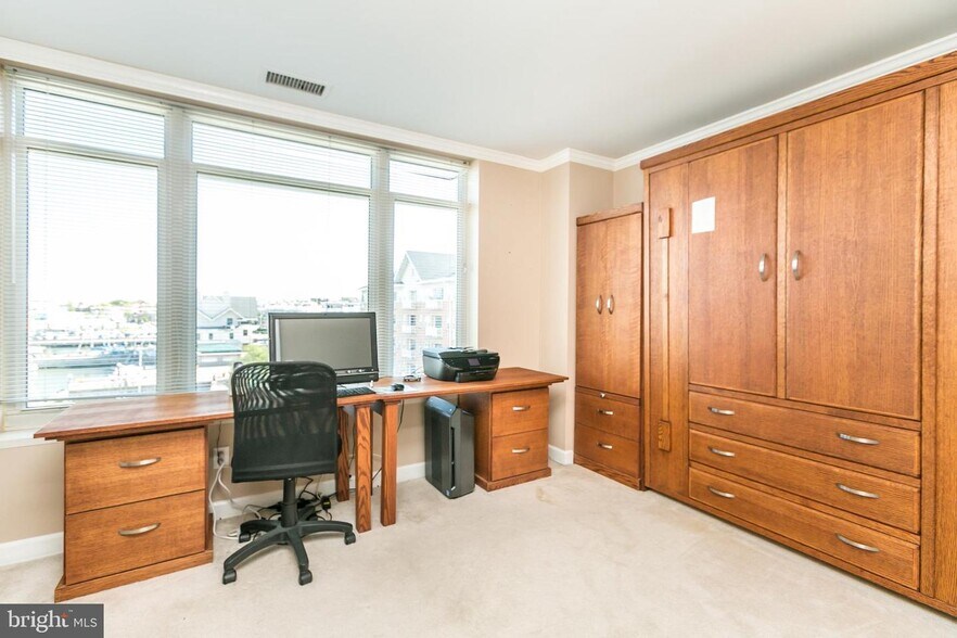Building Photo - 100 Harborview Dr