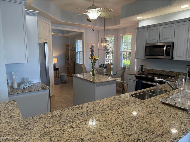 Building Photo - 7832 Hawthorne Dr