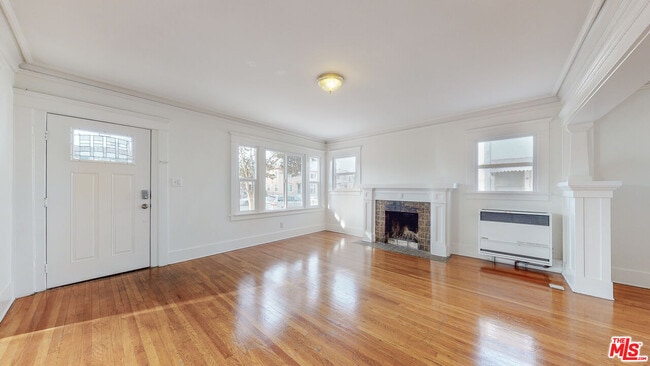 Building Photo - 1436 S Norton Ave