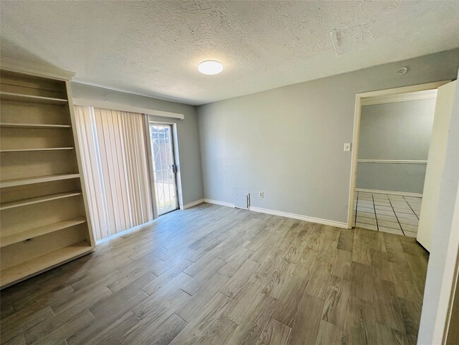 Building Photo - 7285 Chasewood Dr