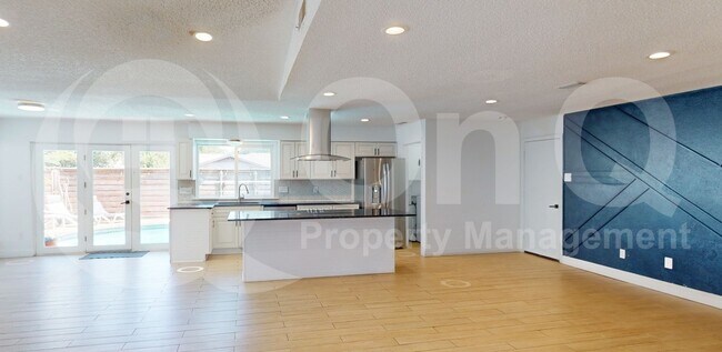 Building Photo - 2131 Blossom Ln