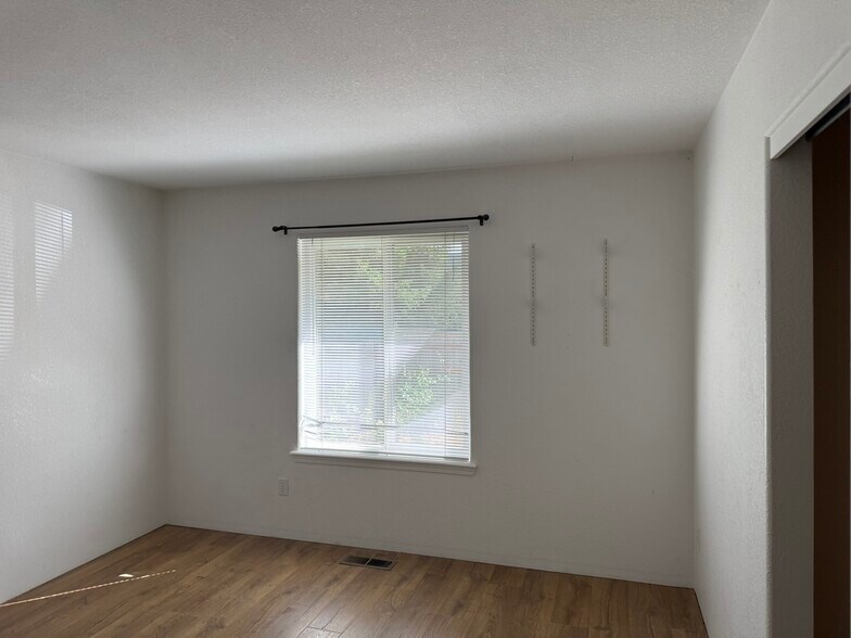 Building Photo - 2043 NW Sarum Cir