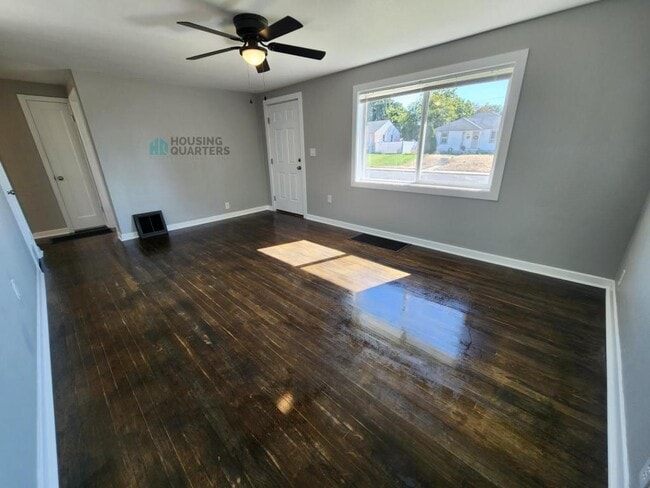 Building Photo - 2528 W Wabash Ave