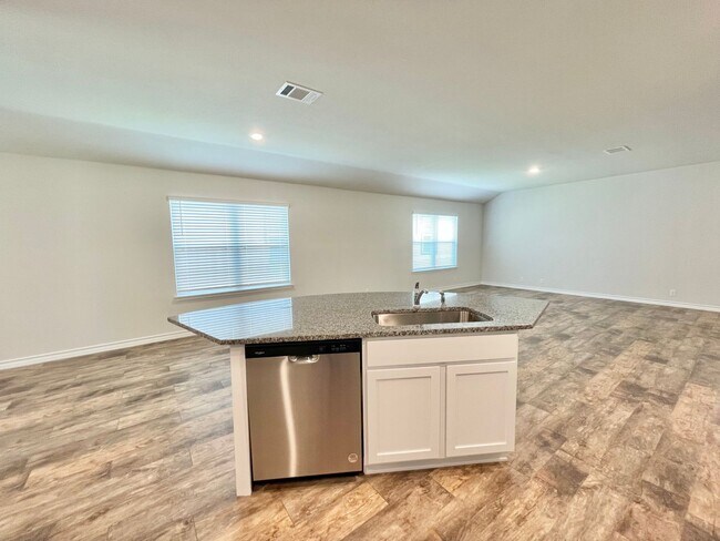 Building Photo - FOR RENT | 4 Bed • 2 Bath in Langdon