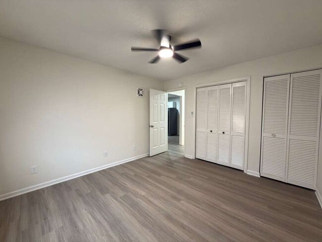 Building Photo - One Bedroom Condo