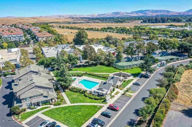 Building Photo - Beautiful 3 Bed, 3 Bath Condo for Rent in Livermore, CA