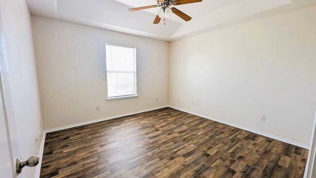 Building Photo - 813 W Arroyo Park Ln