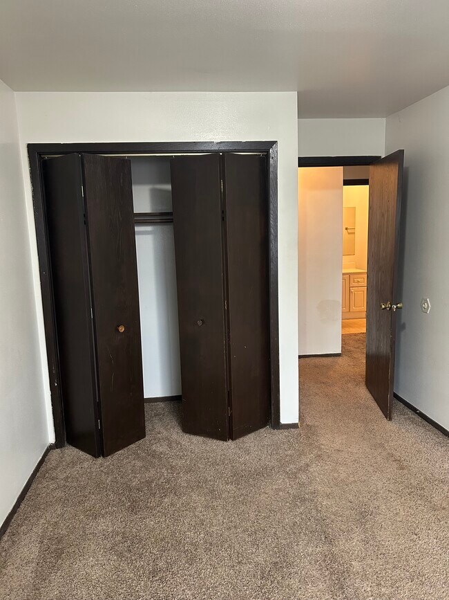 Bedroom - River Valley Complex