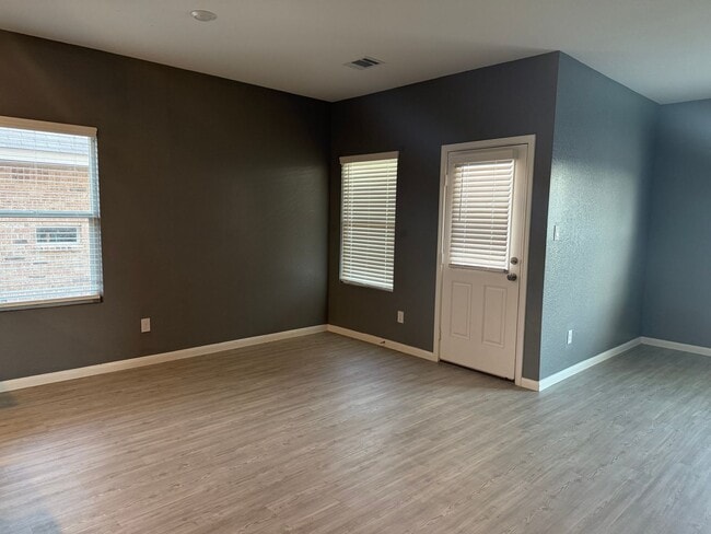 Building Photo - Spacious 5-Bed, 3-Bath Home in Brookmill –...