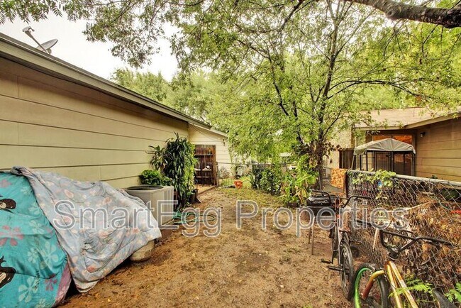 Building Photo - 1740 Rutland Dr