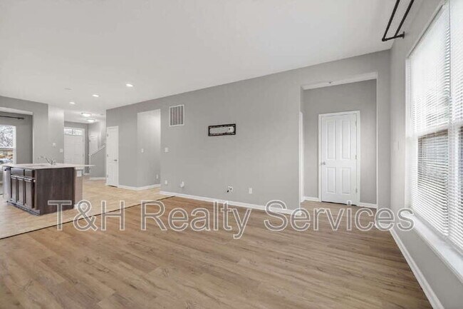 Building Photo - 156 Haugh St