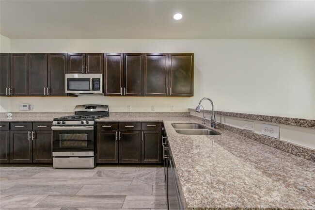 Building Photo - 17021 Wilthorne Gardens Ct