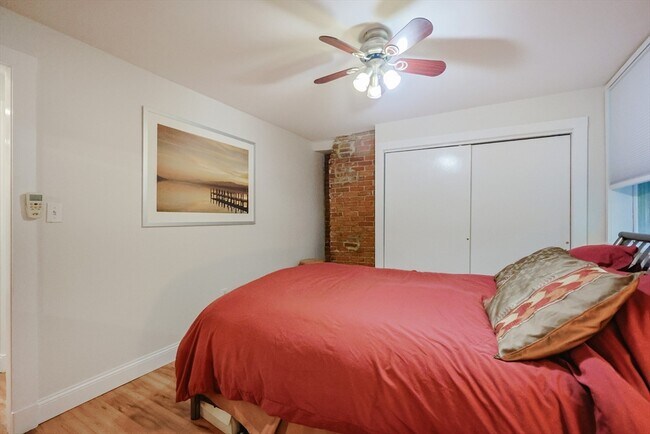 Building Photo - 33 Inman St