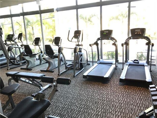 Building Photo - 9940 W Bay Harbor Dr