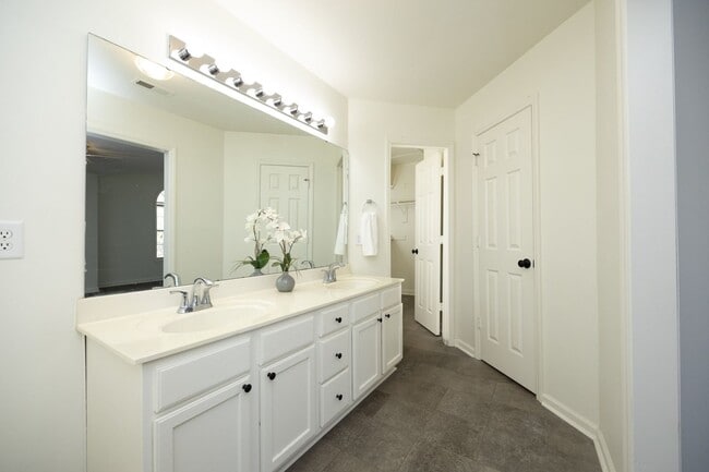 Building Photo - Now Available in Cary! Cozy 2-Bedroom Condo with Fireplace, Pool Access & Covered Porch!