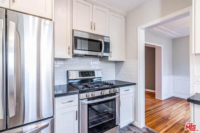 Building Photo - 726 1/2 N Edinburgh Ave