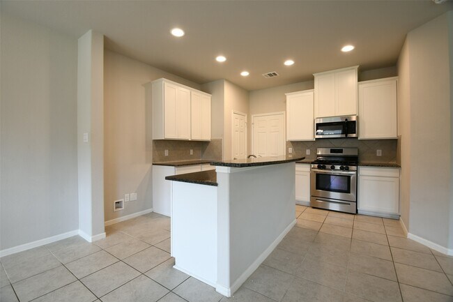 Building Photo - 104 Camelot Pl Ct