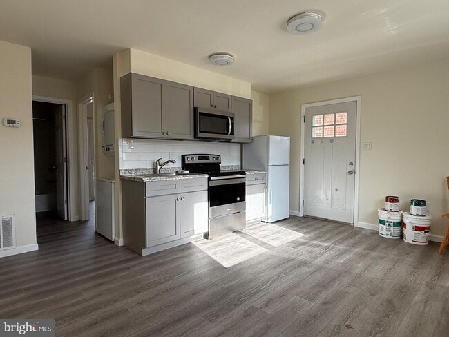 Building Photo - 14 1/2-12 Verdi Cir