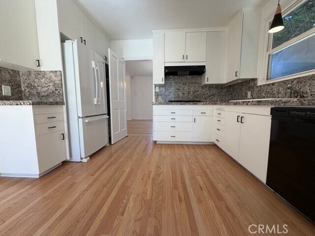 Building Photo - 15440 Dickens St