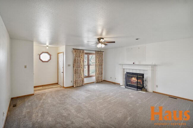 Building Photo - 1839 SE 43rd Terrace