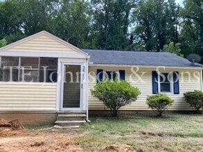 Building Photo - A Great Home Is Waiting For You!