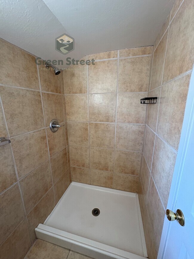 Building Photo - 1719 Oliver Ave