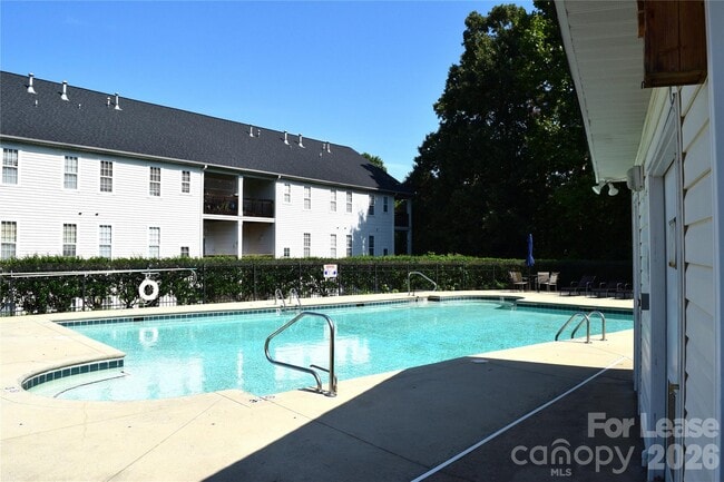 Building Photo - 6321 Park Creek Dr