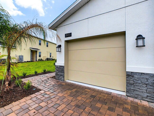 Building Photo - 1520 Oasis Club Blvd