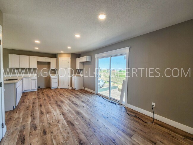 Building Photo - 6-Bedroom, 4-Bath Home in Waukee with Finished Basement & 3-Car Garage