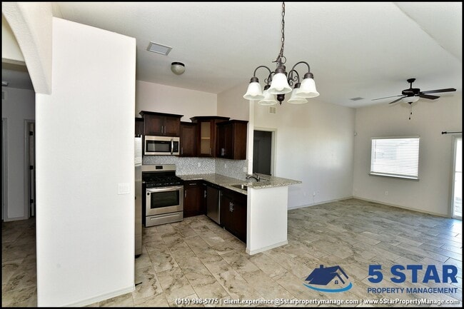 Building Photo - 14945 Tierra Escape Ave