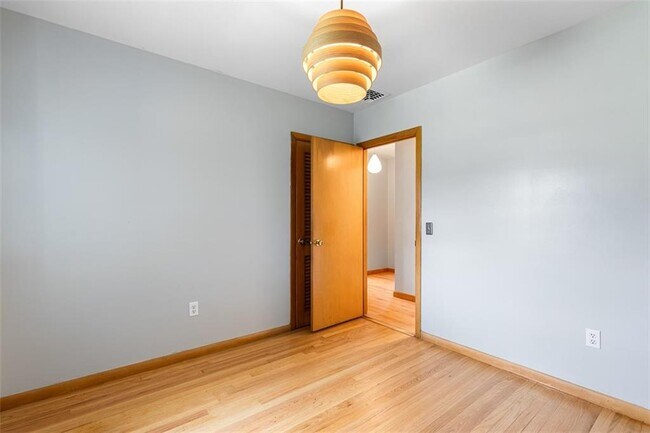 Building Photo - 2 Wardlaw Ct