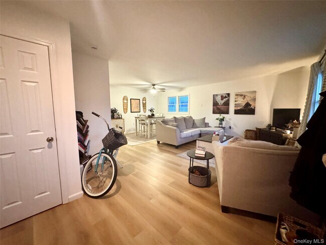 Building Photo - 542 E Pine St