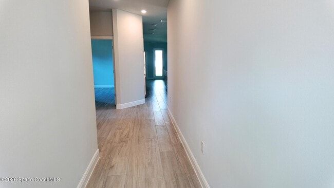 Building Photo - 414 Grove Ln