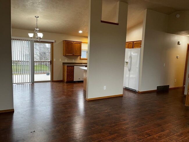 Building Photo - 5 Bed/2 Bath Rental Home on West Side!