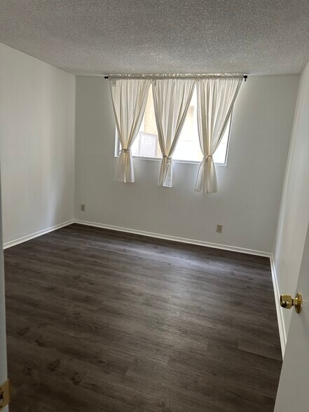 Building Photo - 4201 McLaughlin Ave