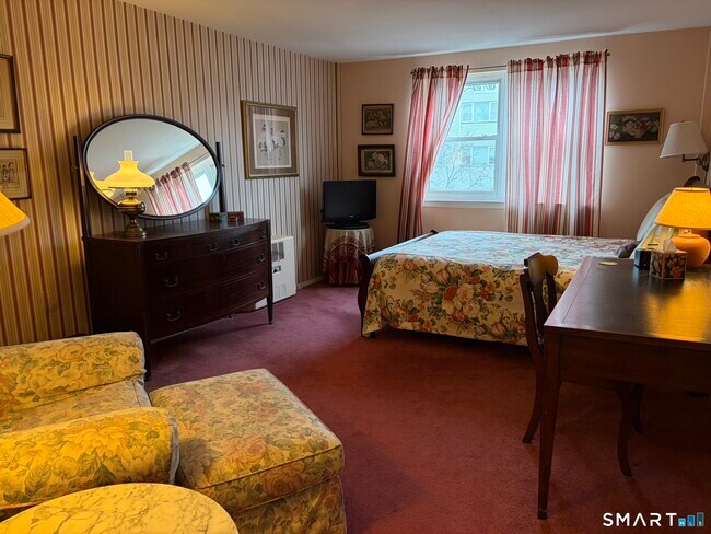 Building Photo - 893 Farmington Ave