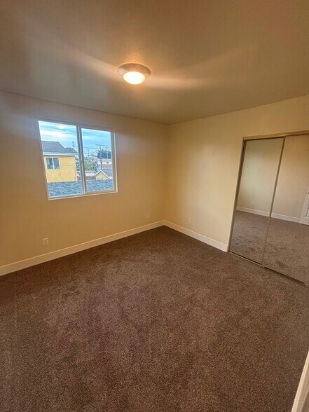 Building Photo - 232 W 91st St