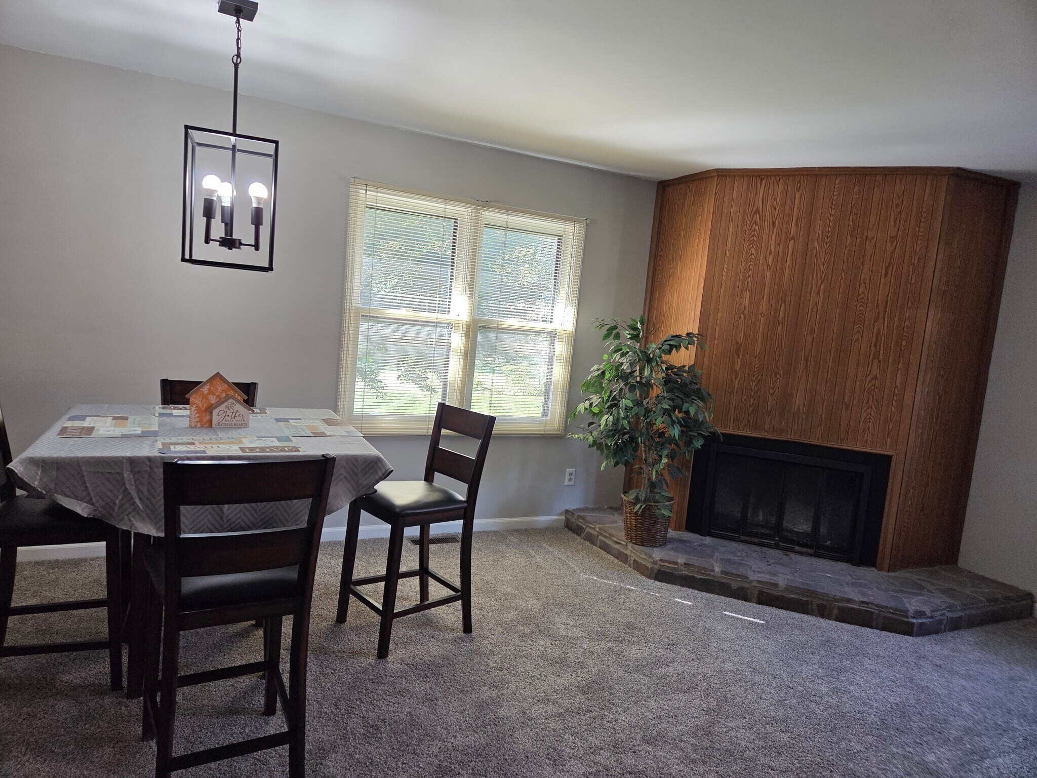 Building Photo - 5721 Gardenia Dr